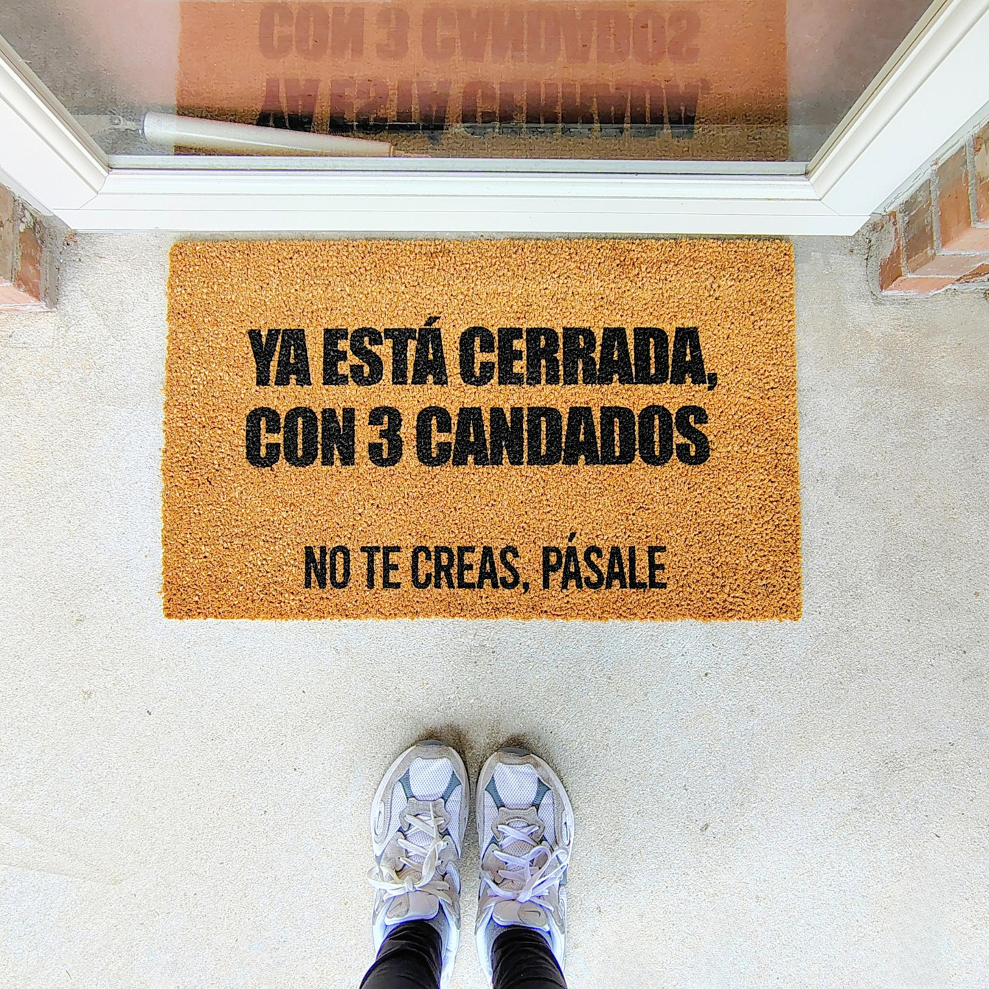 Ya está cerrada con 3 candados - Doormat