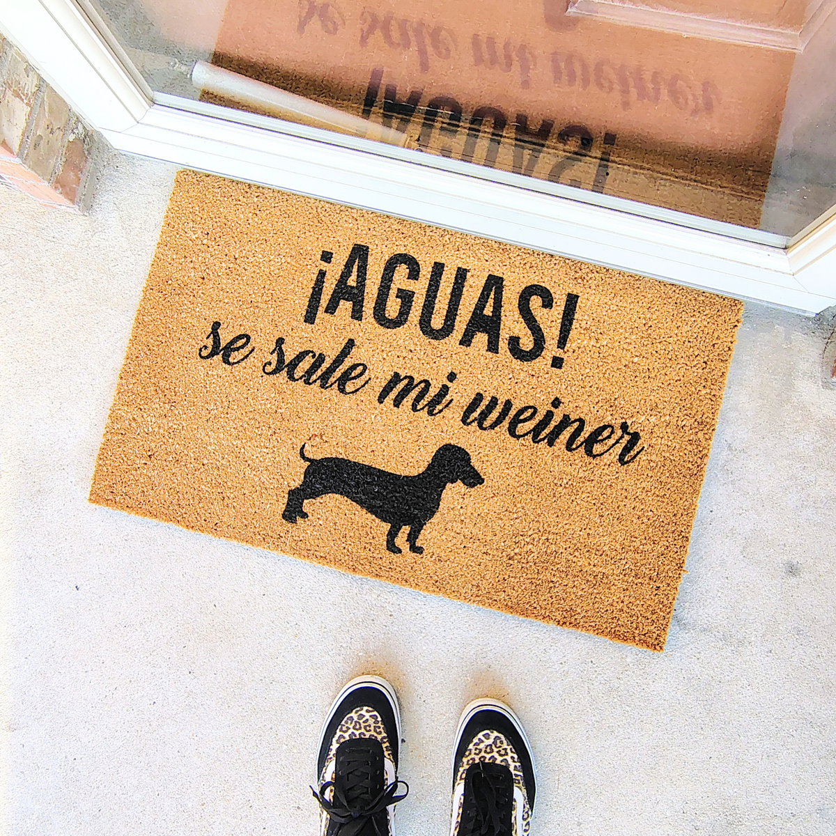 ¡AGUAS! se sale mi weiner