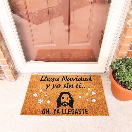 Llega Navidad y yo sin ti.. Oh ya llegaste - Buki inspired Doormat