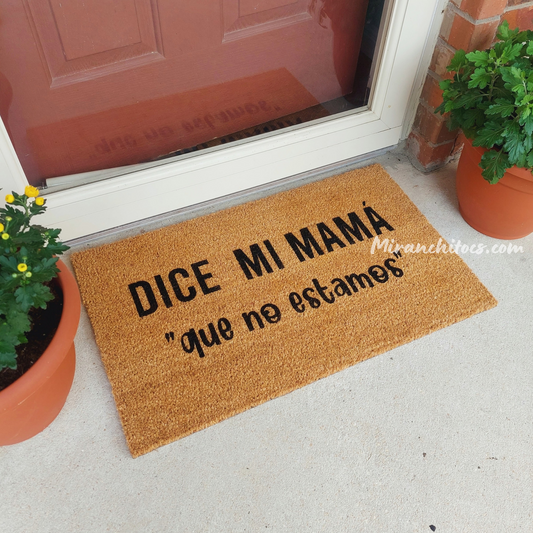 Dice mi mamá "que no estamos"- Doormat