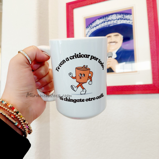 Te van a criticar por todo (brown) - 15oz Coffee Mug