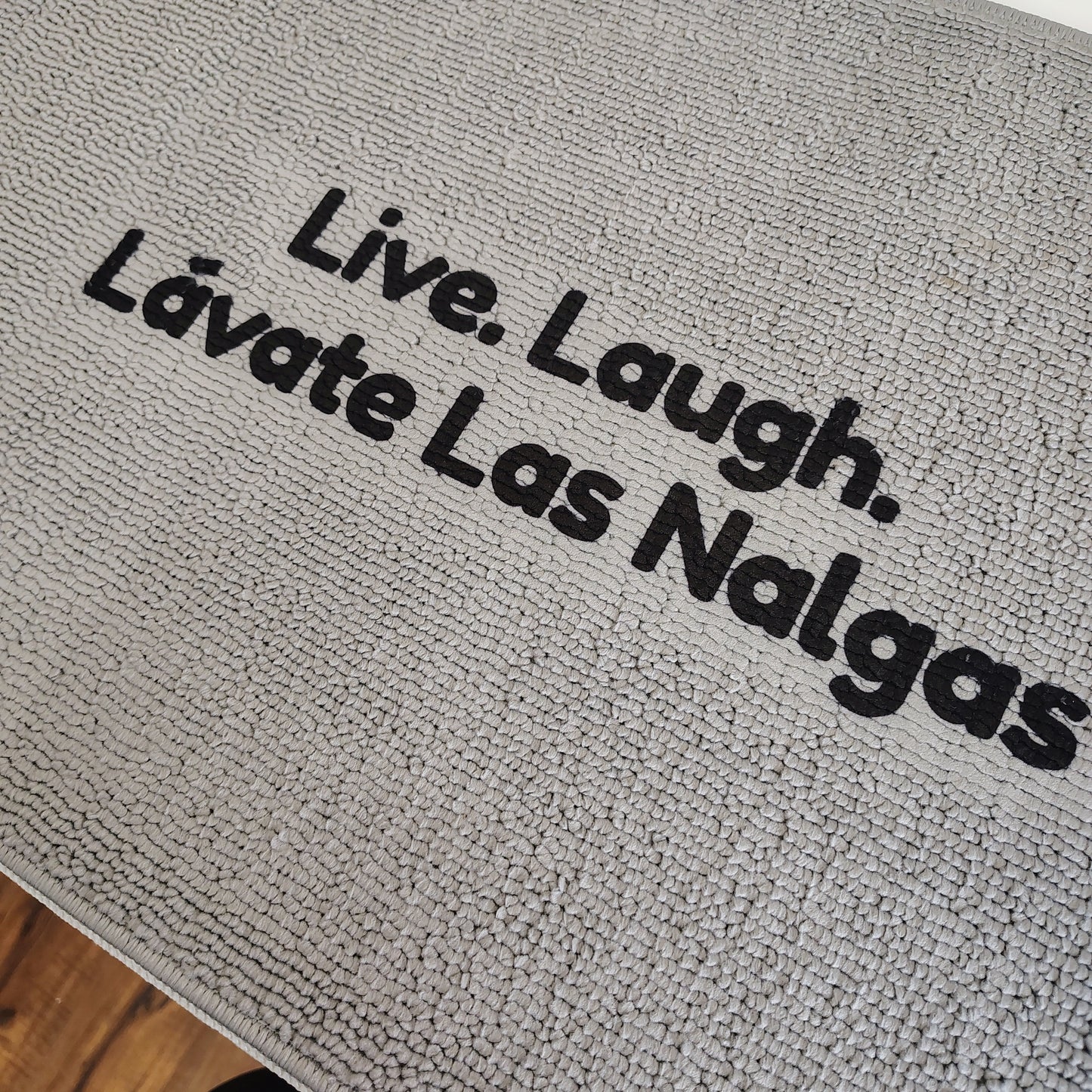 Live. Laugh. Lávate Las Nalgas - Bath mat
