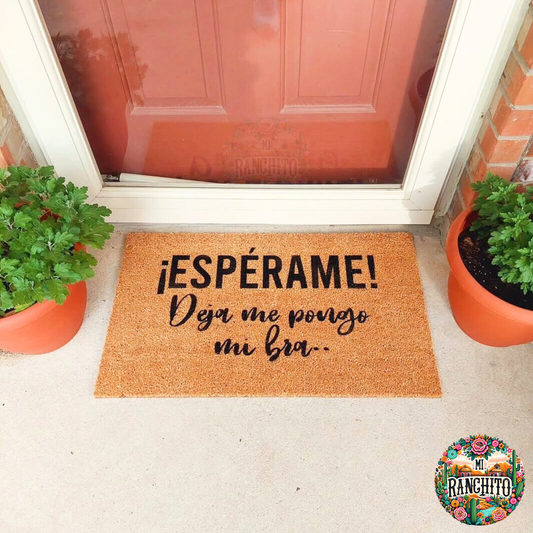 Esperame! Deja me pongo mi bra! - Doormat