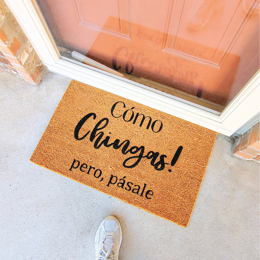 Cómo chingas pero, pásale - Doormat
